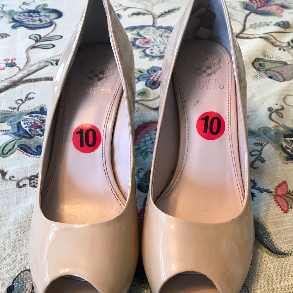 Vince Cumuto peep toe heels